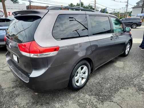 2013 Toyota Sienna LE