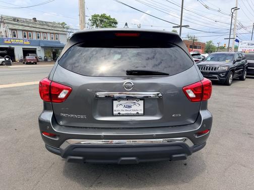 Gun Metallic 2019 Nissan Pathfinder 4x4 S