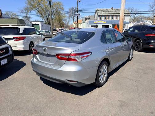 2020 Toyota Camry LE Auto (Natl)