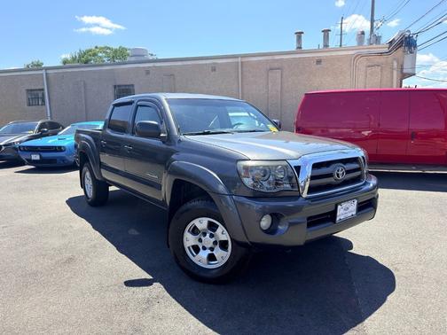 Magnetic Gray Metallic 2009 Toyota Tacoma 4WD Double V6 AT (Natl)