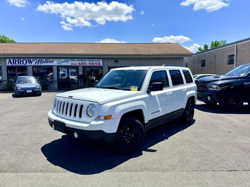 Bright White Clearcoat 2015 Jeep Patriot 4WD 4dr Altitude Edition