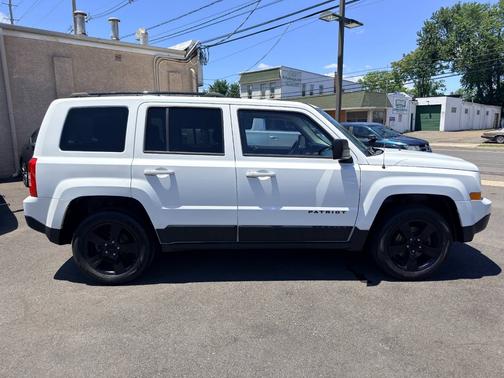 Bright White Clearcoat 2015 Jeep Patriot 4WD 4dr Altitude Edition