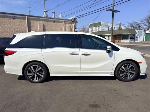White Diamond Pearl 2019 Honda Odyssey Elite Auto