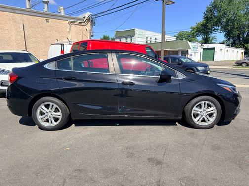 Mosaic Black Metallic 2018 Chevrolet Cruze 4dr Sdn 1.4L LT w/1SD