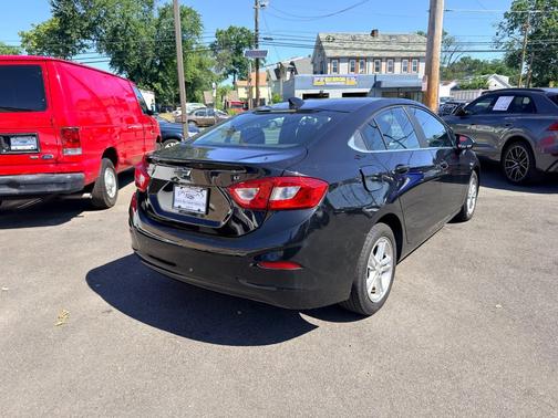 Mosaic Black Metallic 2018 Chevrolet Cruze 4dr Sdn 1.4L LT w/1SD