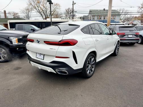 2022 BMW X6 xDrive40i