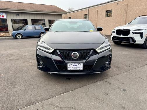 2021 Nissan Maxima SR