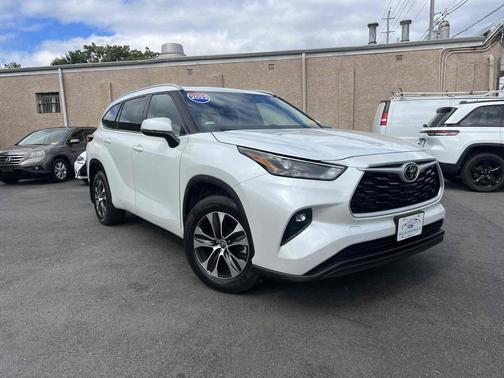 Wind Chill Pearl 2022 Toyota Highlander XLE AWD (Natl)