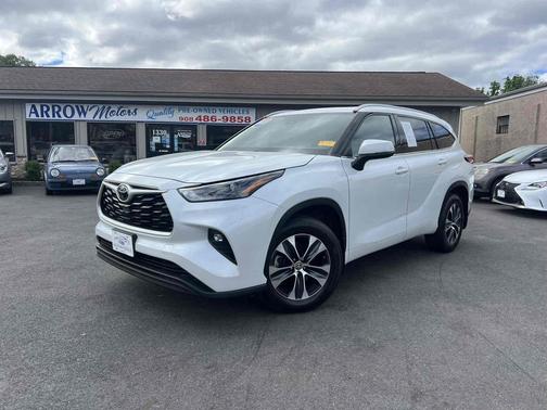 Wind Chill Pearl 2022 Toyota Highlander XLE AWD (Natl)