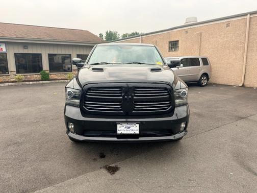 Brilliant Black Crystal Pearlcoat 2017 RAM 1500 Sport 4x4 Crew Cab 5'7" Box