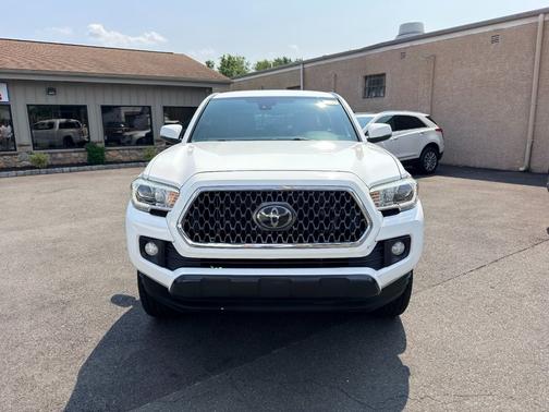 Super White 2019 Toyota Tacoma TRD Sport Double Cab 6' Bed V6 AT (Natl)
