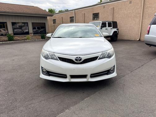 2012 Toyota Camry 4dr Sdn I4 Auto SE (Natl)