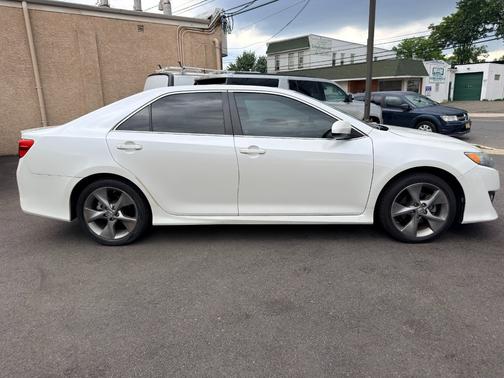 2012 Toyota Camry 4dr Sdn I4 Auto SE (Natl)
