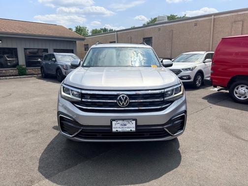 Pyrite Silver Metallic 2021 Volkswagen Atlas 3.6L V6 SE w/Technology R-Line 4MOTION *Ltd Avail*