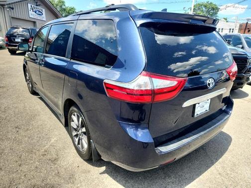 2018 Toyota Sienna Limited Premium