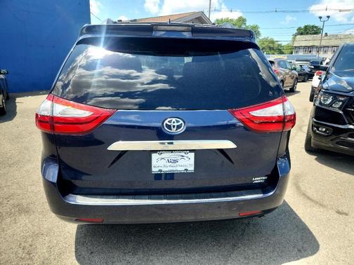 2018 Toyota Sienna Limited Premium