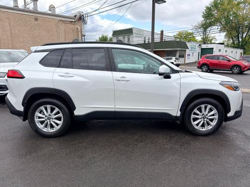 Wind Chill Pearl 2023 Toyota Corolla Cross LE 4WD (Natl)