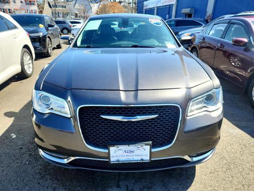 2017 Chrysler 300 Limited