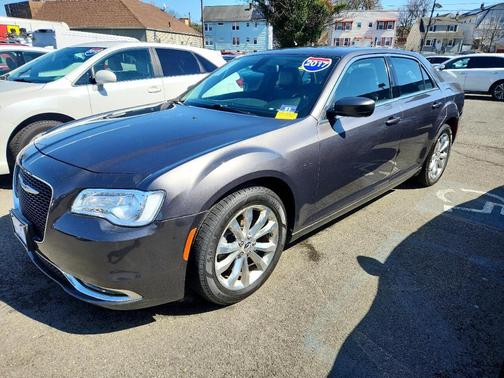 2017 Chrysler 300 Limited