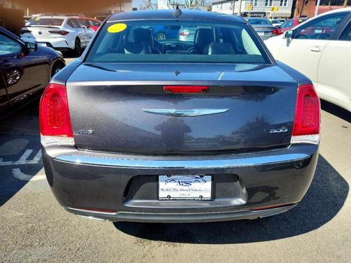 2017 Chrysler 300 Limited