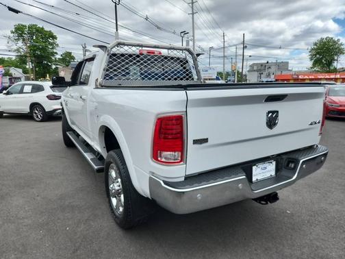 Bright White Clearcoat 2017 RAM 2500 Laramie 4x4 Crew Cab 6'4" Box