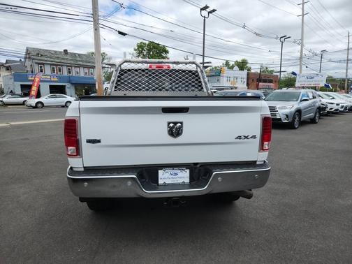 Bright White Clearcoat 2017 RAM 2500 Laramie 4x4 Crew Cab 6'4" Box