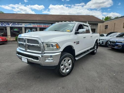 Bright White Clearcoat 2017 RAM 2500 Laramie 4x4 Crew Cab 6'4" Box