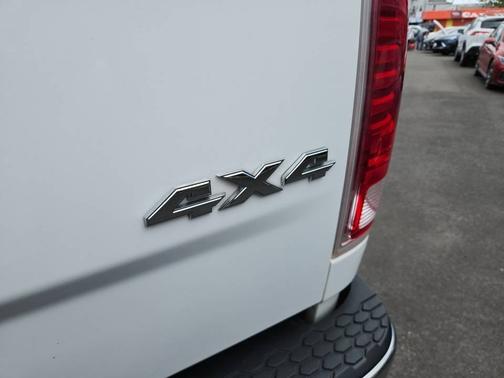 Bright White Clearcoat 2017 RAM 2500 Laramie 4x4 Crew Cab 6'4" Box