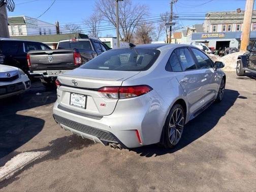 Classic Silver Metallic w/Black Sand Pearl Roof 2022 Toyota Corolla SE CVT (Natl)