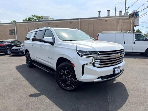 Iridescent Pearl Tricoat 2023 Chevrolet Suburban 4WD 4dr High Country
