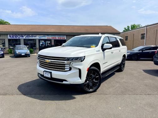 Iridescent Pearl Tricoat 2023 Chevrolet Suburban 4WD 4dr High Country