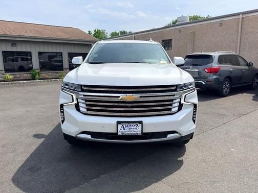 Iridescent Pearl Tricoat 2023 Chevrolet Suburban 4WD 4dr High Country