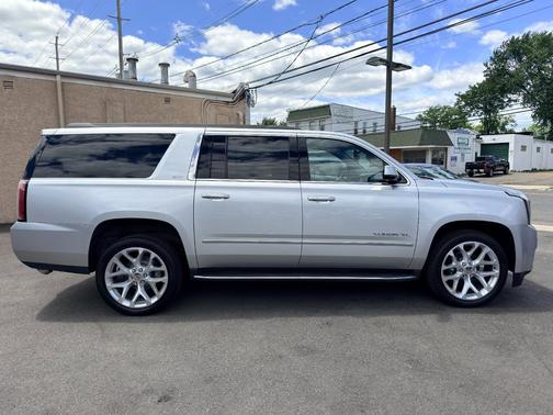Quicksilver Metallic 2018 GMC Yukon XL 4WD 4dr SLT