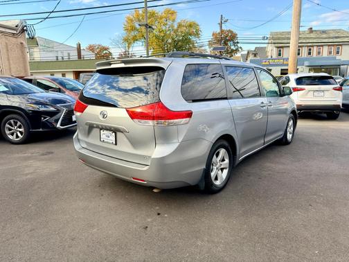 2014 Toyota Sienna LE
