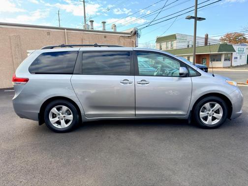 2014 Toyota Sienna LE