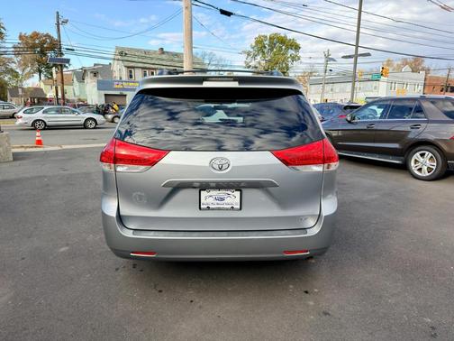 2014 Toyota Sienna LE