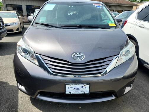 2016 Toyota Sienna LE