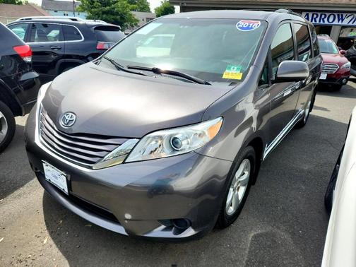 2016 Toyota Sienna LE
