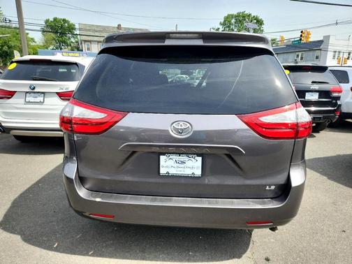 2016 Toyota Sienna LE