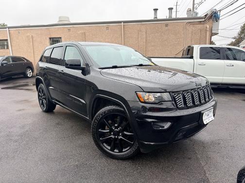 Diamond Black Crystal Pearlcoat 2019 Jeep Grand Cherokee Altitude 4x4