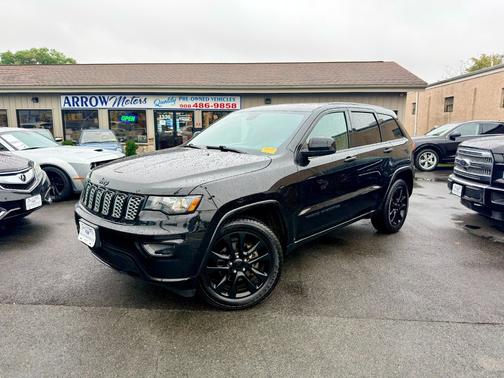 Diamond Black Crystal Pearlcoat 2019 Jeep Grand Cherokee Altitude 4x4