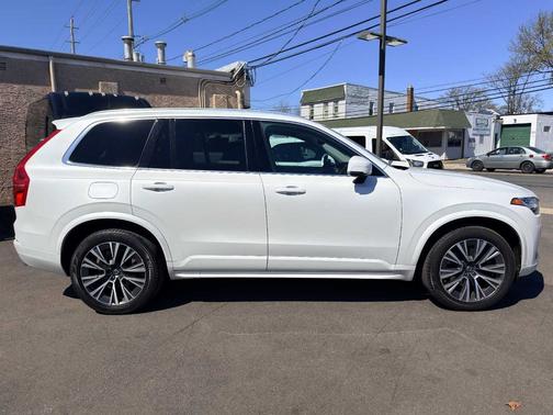 Crystal White Metallic 2021 Volvo XC90 T5 AWD Momentum 7P