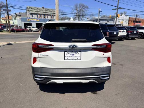 Snow White Pearl 2021 Kia Seltos S IVT AWD