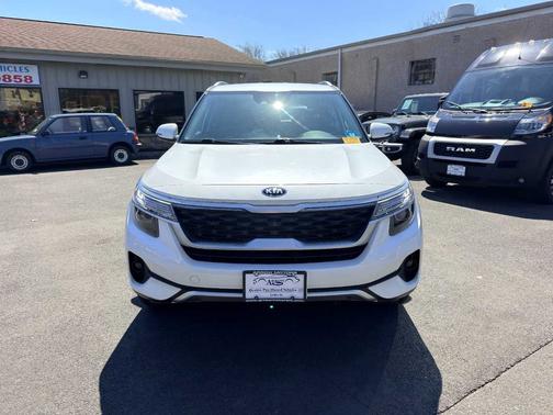 Snow White Pearl 2021 Kia Seltos S IVT AWD
