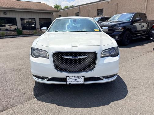 Bright White Clearcoat 2018 Chrysler 300 Touring RWD