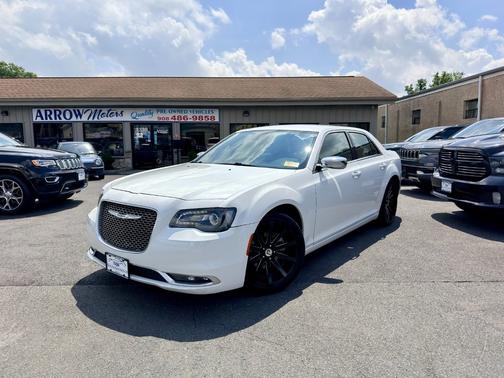 Bright White Clearcoat 2018 Chrysler 300 Touring RWD