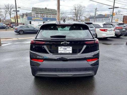Mosaic Black Metallic 2022 Chevrolet Bolt EUV FWD 4dr Premier