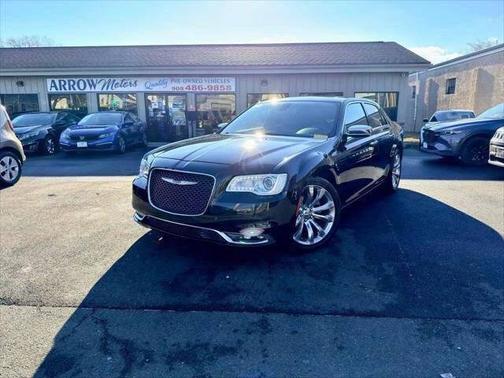 Gloss Black 2019 Chrysler 300 Limited RWD
