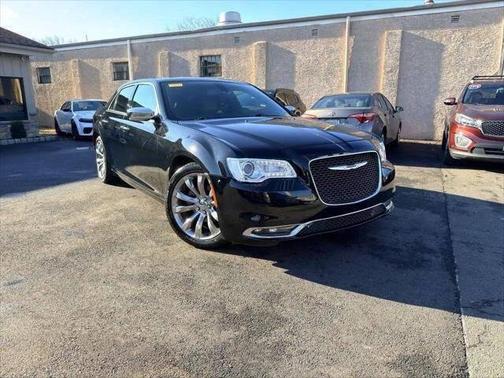 Gloss Black 2019 Chrysler 300 Limited RWD