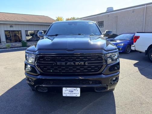 Diamond Black Crystal Pearlcoat 2023 RAM 1500 Big Horn 4x4 Crew Cab 6'4" Box